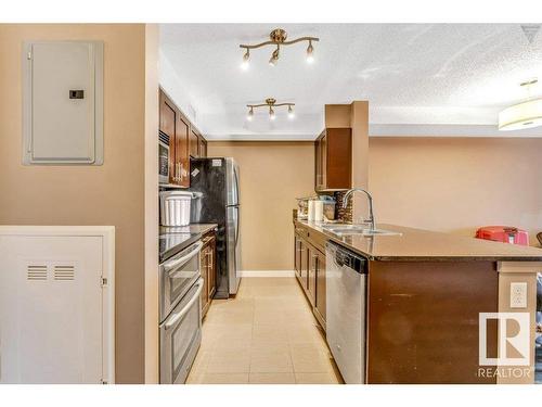 203 534 Watt Boulevard, Edmonton, AB - Indoor Photo Showing Kitchen