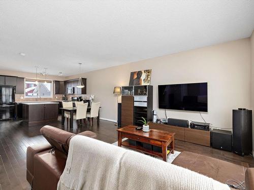 7323 21 Avenue, Edmonton, AB - Indoor Photo Showing Living Room