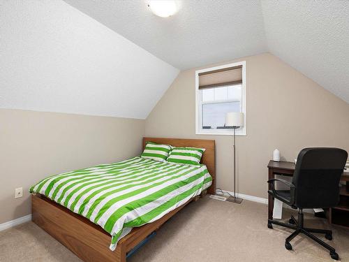 7323 21 Avenue, Edmonton, AB - Indoor Photo Showing Bedroom