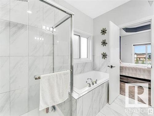 2132 20 Avenue, Edmonton, AB - Indoor Photo Showing Bathroom