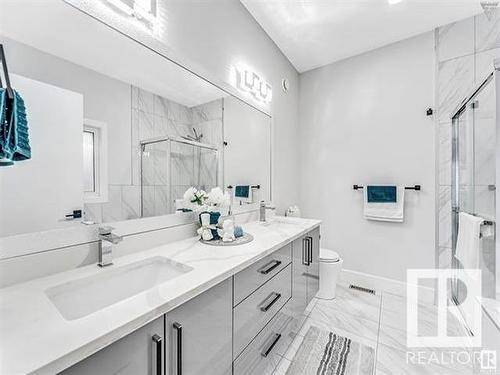 2132 20 Avenue, Edmonton, AB - Indoor Photo Showing Bathroom