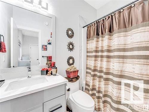 2132 20 Avenue, Edmonton, AB - Indoor Photo Showing Bathroom