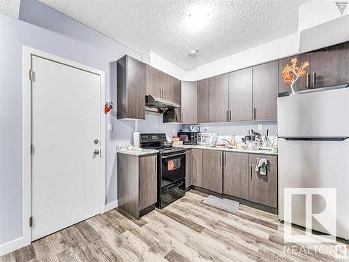 2132 20 Avenue, Edmonton, AB - Indoor Photo Showing Kitchen