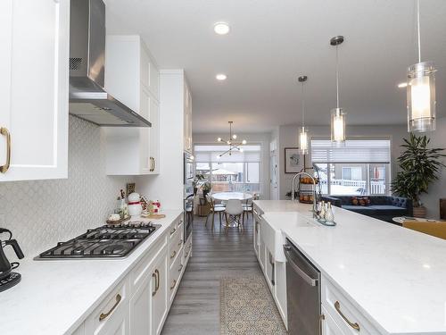 3247 Parker Loop, Edmonton, AB - Indoor Photo Showing Kitchen With Upgraded Kitchen