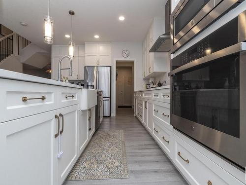 3247 Parker Loop, Edmonton, AB - Indoor Photo Showing Kitchen With Upgraded Kitchen