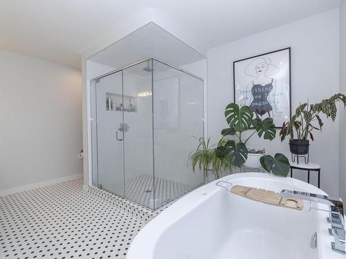 3247 Parker Loop, Edmonton, AB - Indoor Photo Showing Bathroom