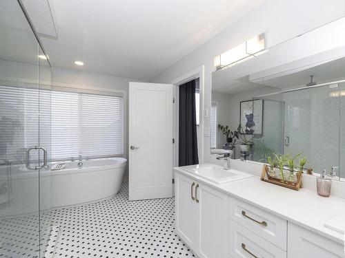 3247 Parker Loop, Edmonton, AB - Indoor Photo Showing Bathroom