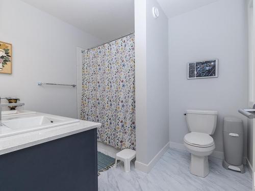 3247 Parker Loop, Edmonton, AB - Indoor Photo Showing Bathroom