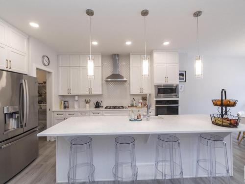 3247 Parker Loop, Edmonton, AB - Indoor Photo Showing Kitchen With Upgraded Kitchen