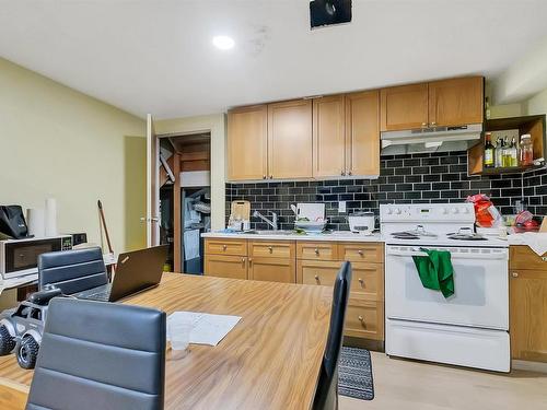 6807 12 Avenue, Edmonton, AB - Indoor Photo Showing Kitchen