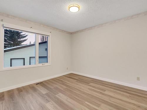 6807 12 Avenue, Edmonton, AB - Indoor Photo Showing Other Room