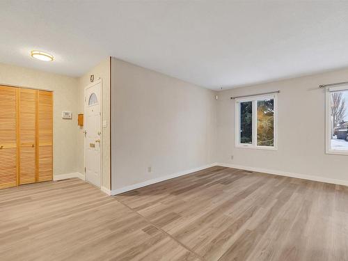 6807 12 Avenue, Edmonton, AB - Indoor Photo Showing Other Room