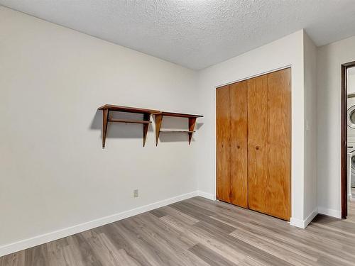 6807 12 Avenue, Edmonton, AB - Indoor Photo Showing Other Room