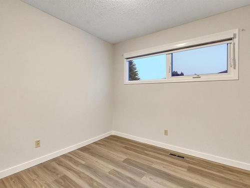 6807 12 Avenue, Edmonton, AB - Indoor Photo Showing Other Room