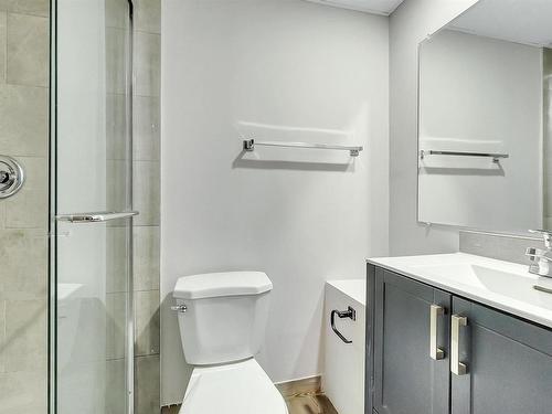 6807 12 Avenue, Edmonton, AB - Indoor Photo Showing Bathroom