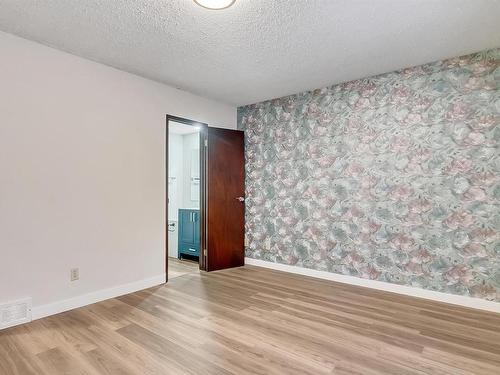 6807 12 Avenue, Edmonton, AB - Indoor Photo Showing Other Room