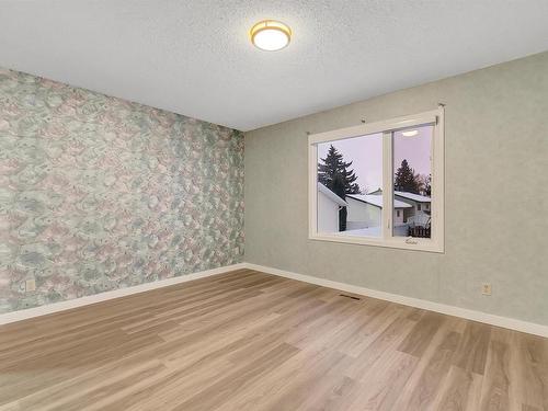 6807 12 Avenue, Edmonton, AB - Indoor Photo Showing Other Room