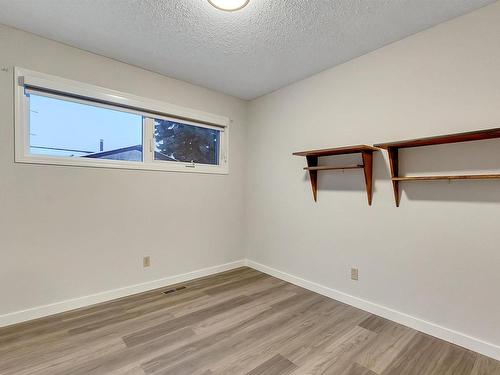 6807 12 Avenue, Edmonton, AB - Indoor Photo Showing Other Room