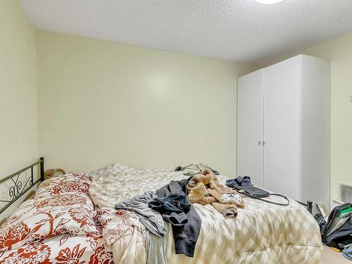 6807 12 Avenue, Edmonton, AB - Indoor Photo Showing Bedroom