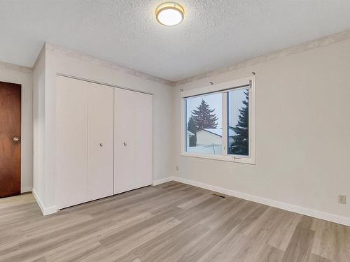 6807 12 Avenue, Edmonton, AB - Indoor Photo Showing Other Room