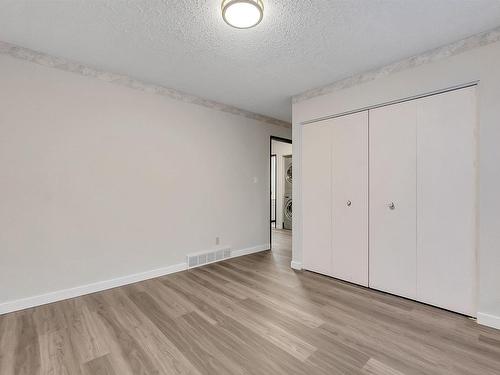 6807 12 Avenue, Edmonton, AB - Indoor Photo Showing Other Room