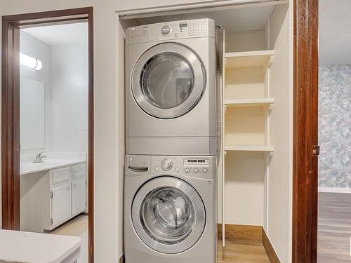 6807 12 Avenue, Edmonton, AB - Indoor Photo Showing Laundry Room