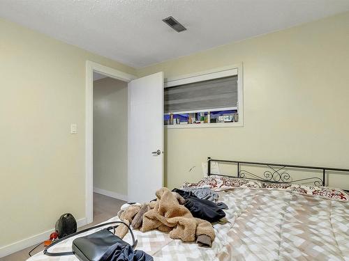 6807 12 Avenue, Edmonton, AB - Indoor Photo Showing Bedroom