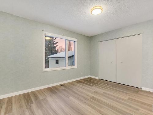 6807 12 Avenue, Edmonton, AB - Indoor Photo Showing Other Room