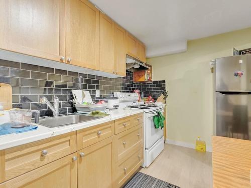 6807 12 Avenue, Edmonton, AB - Indoor Photo Showing Kitchen