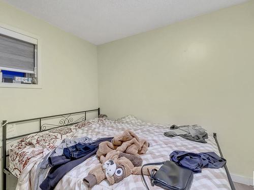 6807 12 Avenue, Edmonton, AB - Indoor Photo Showing Bedroom