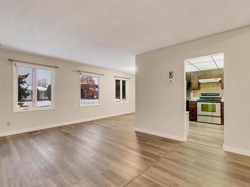 6807 12 Avenue, Edmonton, AB - Indoor Photo Showing Living Room