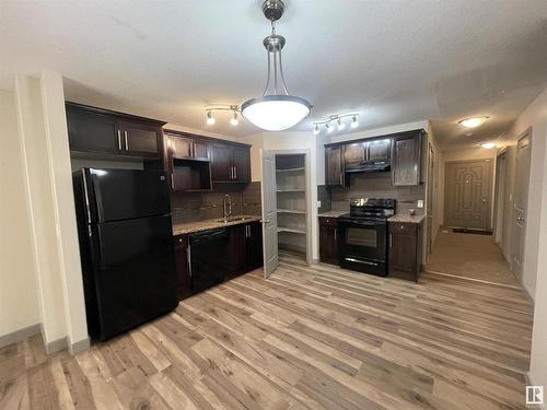 22 1820 34 Avenue, Edmonton, AB - Indoor Photo Showing Kitchen