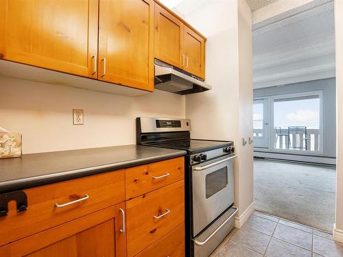 1712 9918 101 Street, Edmonton, AB - Indoor Photo Showing Kitchen