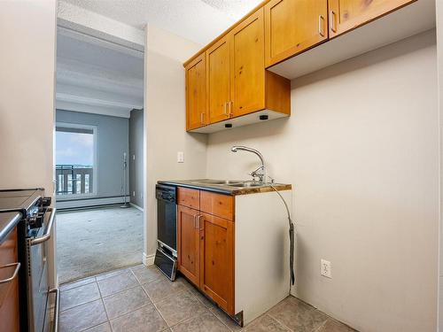 1712 9918 101 Street, Edmonton, AB - Indoor Photo Showing Kitchen