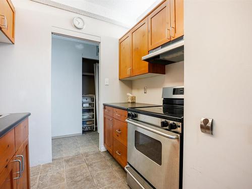 1712 9918 101 Street, Edmonton, AB - Indoor Photo Showing Kitchen