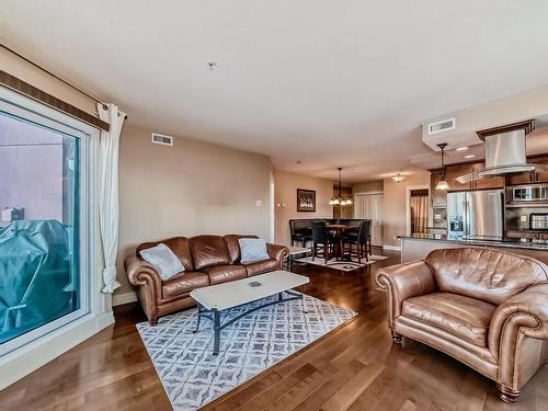 510 10142 111 Street, Edmonton, AB - Indoor Photo Showing Living Room