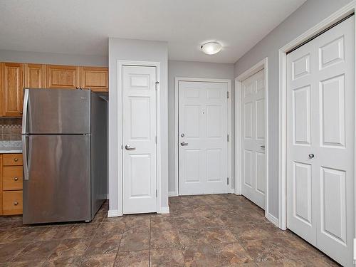 424 5005 165 Avenue, Edmonton, AB - Indoor Photo Showing Kitchen