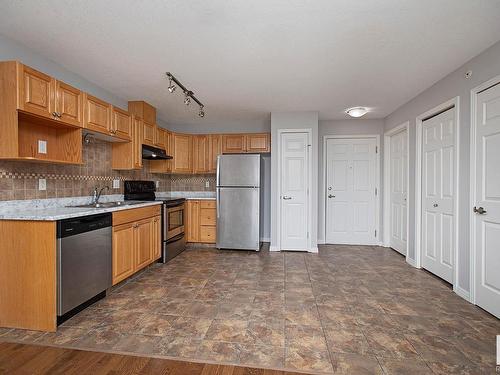 424 5005 165 Avenue, Edmonton, AB - Indoor Photo Showing Kitchen