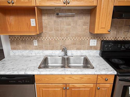 424 5005 165 Avenue, Edmonton, AB - Indoor Photo Showing Kitchen With Double Sink