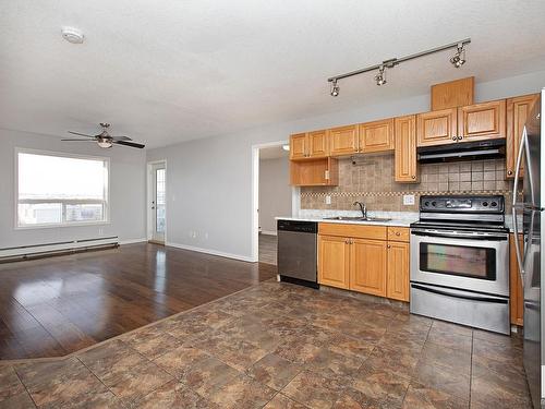 424 5005 165 Avenue, Edmonton, AB - Indoor Photo Showing Kitchen With Double Sink