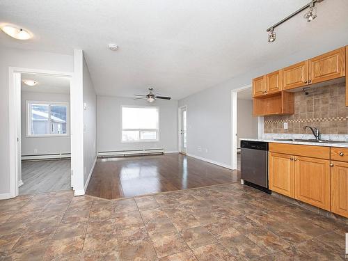 424 5005 165 Avenue, Edmonton, AB - Indoor Photo Showing Kitchen