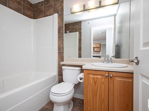 424 5005 165 Avenue, Edmonton, AB - Indoor Photo Showing Bathroom