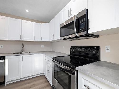 5 Warwick Road, Edmonton, AB - Indoor Photo Showing Kitchen