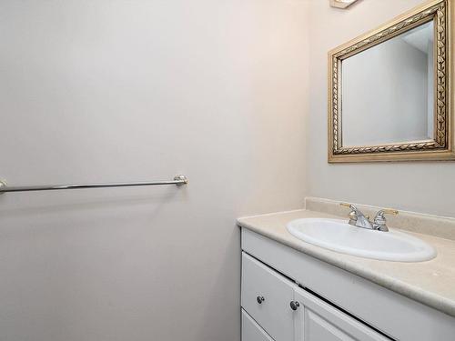 5 Warwick Road, Edmonton, AB - Indoor Photo Showing Bathroom