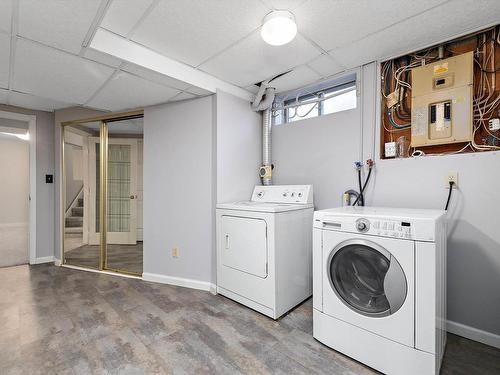 5 Warwick Road, Edmonton, AB - Indoor Photo Showing Laundry Room