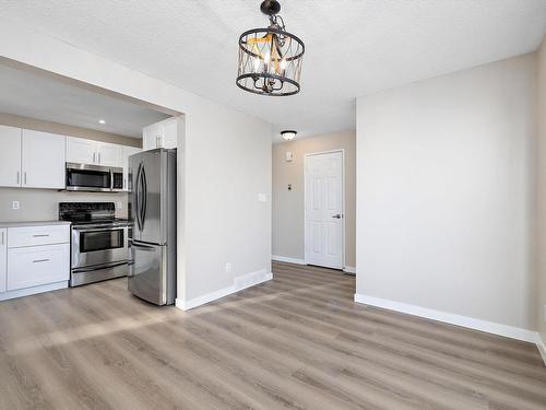 5 Warwick Road, Edmonton, AB - Indoor Photo Showing Kitchen With Stainless Steel Kitchen