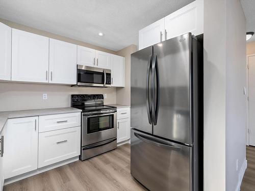 5 Warwick Road, Edmonton, AB - Indoor Photo Showing Kitchen With Stainless Steel Kitchen