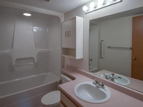 206 112 Church Road, Spruce Grove, AB - Indoor Photo Showing Bathroom