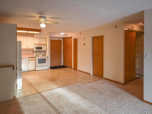 206 112 Church Road, Spruce Grove, AB - Indoor Photo Showing Kitchen