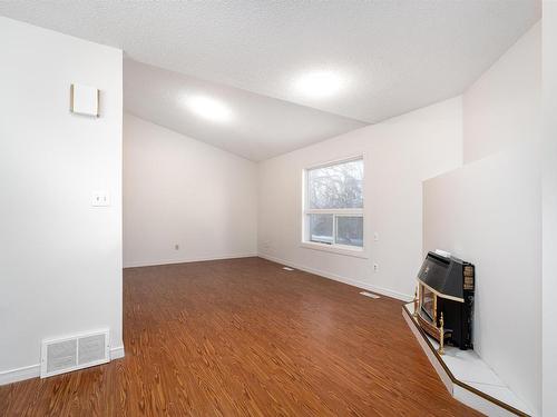 27 4630 17 Avenue, Edmonton, AB - Indoor Photo Showing Other Room